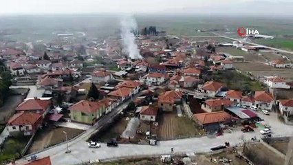 Deprem sonrası çıkan yangın havadan görüntülendi