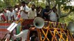 Lok Sabha Elections 2019 : ಜೋಡಿ ಎತ್ತು'ಗಳ ಅಬ್ಬರದ ಪ್ರಚಾರ: ಮಂಡ್ಯದಲ್ಲಿ ಅಂಬಿ ಪತ್ನಿ ಶಕ್ತಿ ಪ್ರದರ್ಶನ