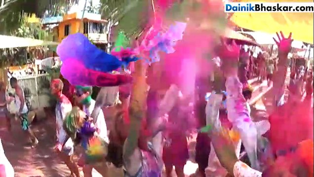 जब विदेशियों ने दिल खोलकर खेली होली