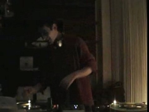 gérard aux platines, soirée chez dd