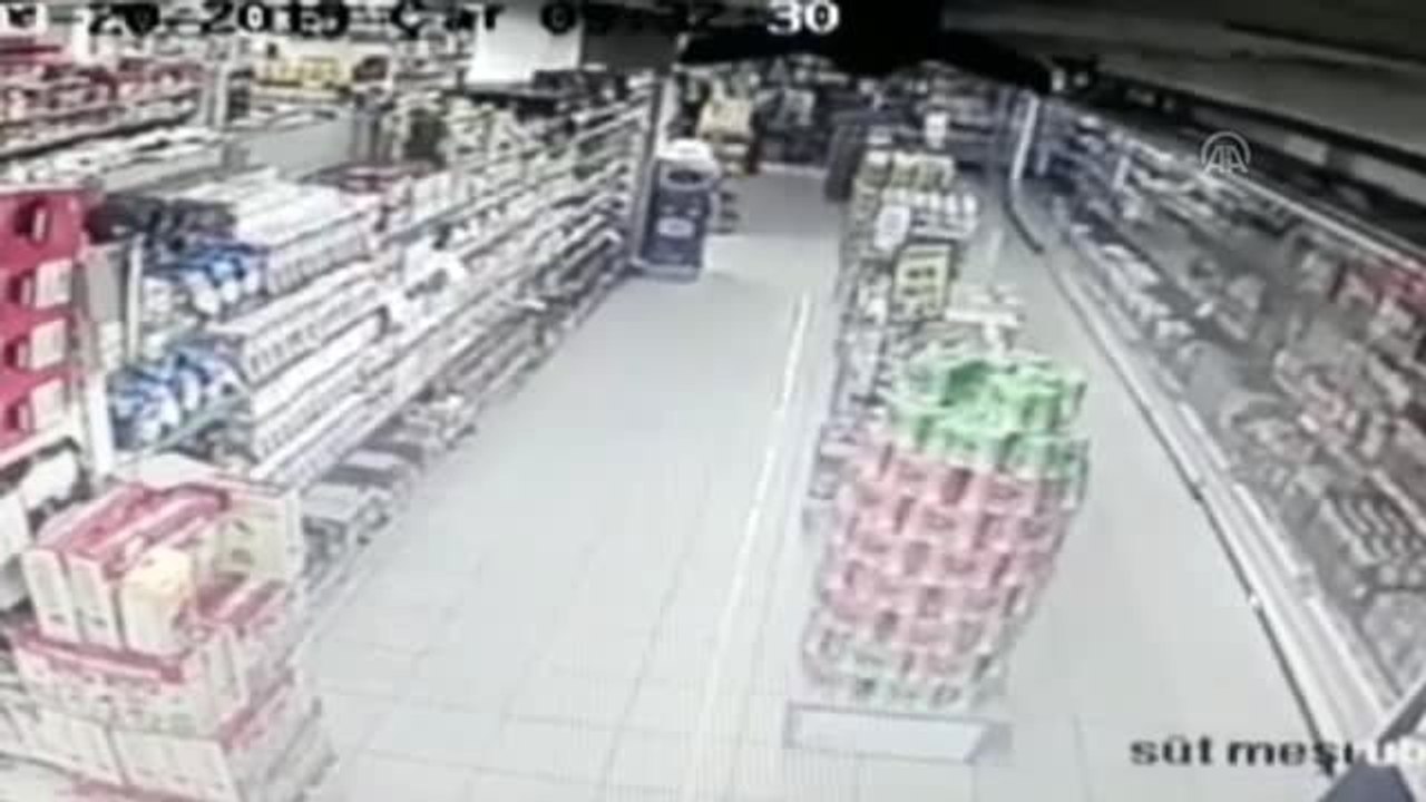 Acıpayam'da Deprem Anı Kameralara Yansıdı