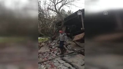 Denizli'de 5,5 Büyüklüğünde Deprem - Yıkılan Ev (5)