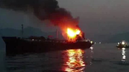 화재로 순식간에 2명 참변..."선내 온도 400도" / YTN