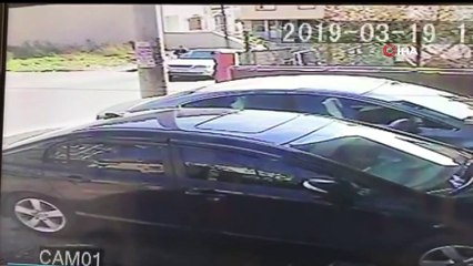 Kocaeli’de aranması olan şahıs, polise ateş ederek kaçarken vurularak öldürüldü... Vurulma anı kameraya böyle yansıdı