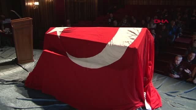 Oyuncu Ümit Yesin İçin İlk Tören Kadıköy Haldun Taner Sahnesi'nde Düzenlendi