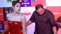 Zee Cine Awards 2019: Janhvi Kapoor Gets Angry As Her Gown Gets Stamped On By A Staff