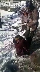 Il s'excuse auprès de sa femme... et la jette dans le ravin !