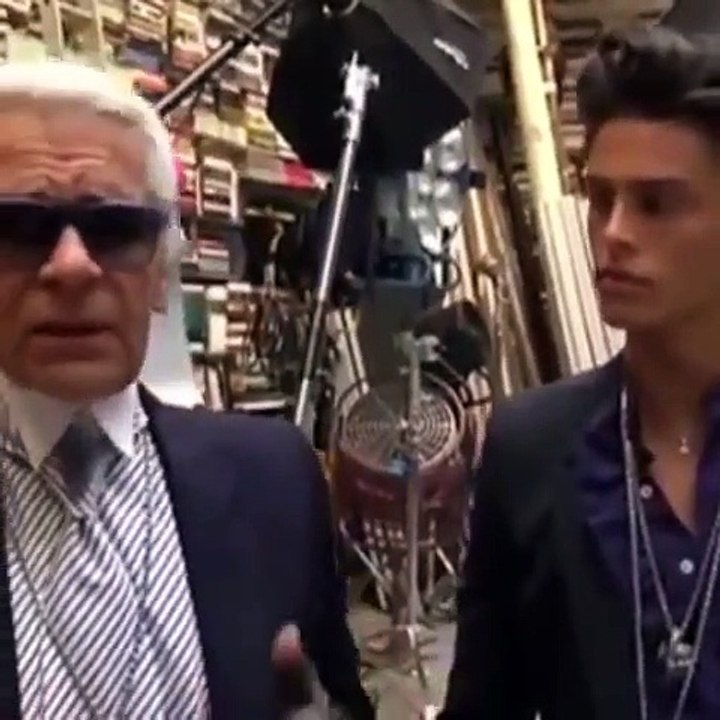 Un mois après le décès de Karl Lagerfeld, Baptiste Giabiconi rend hommage au styliste: "Je ne m'y ferai jamais"