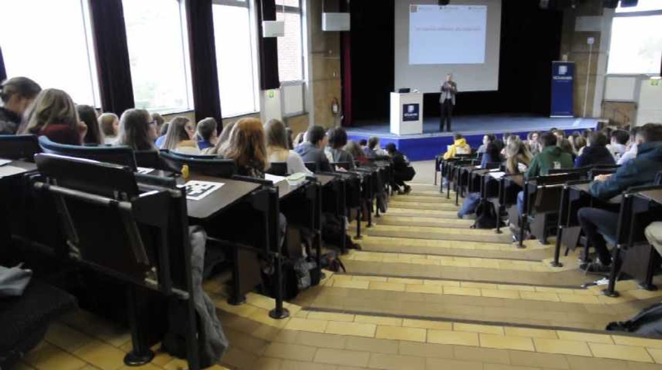 Mons: les rhétos apprennent à voter aux FUCaM