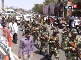 बाड़मेर में बीएसएफ की टुकड़ी के साथ एसपी राशि डोगरा ने किया फ्लैग मार्च