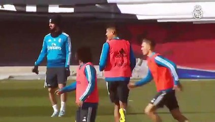 Gol de Varane en un entrenamiento del Real Madrid