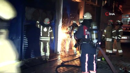 Kağıthane’de bir market zincirinin deposunda yangın