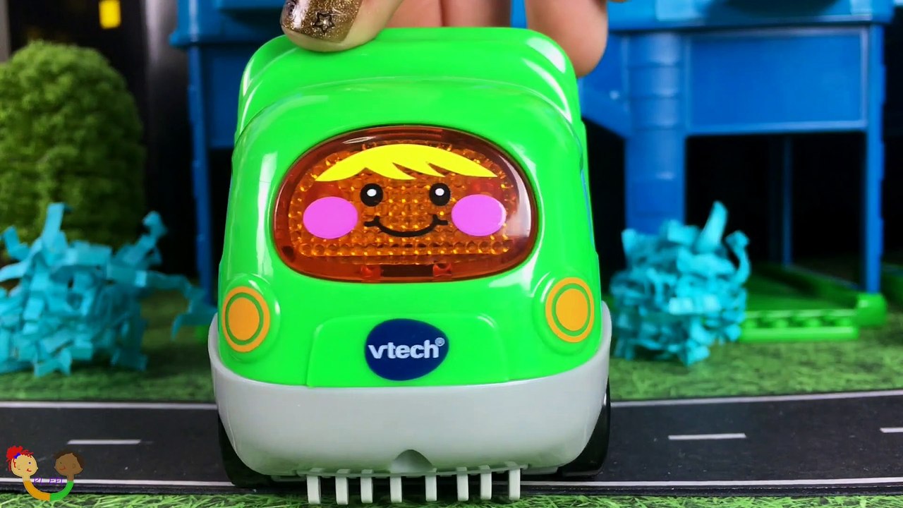 Story Mickey Mouse and the City Vehicles, fire truck, garbage truck, tow truck, police car