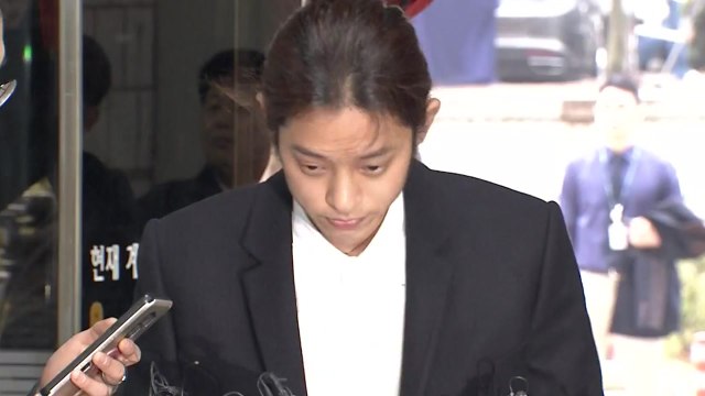 '성관계 몰카' 정준영 법원 출석... 평생 반성하며 살 것 / YTN