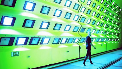 Nữ ca sĩ có râu xuất hiện với hình ảnh mới trong MV Hit Me