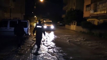 Su borusu patlayınca yolda göçük oluştu - ADANA