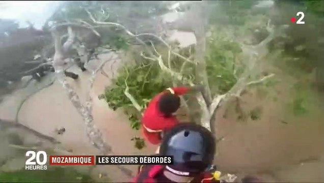 Mozambique : Les terribles images de sauvetages d'habitants, prisonniers des eaux - Vidéo