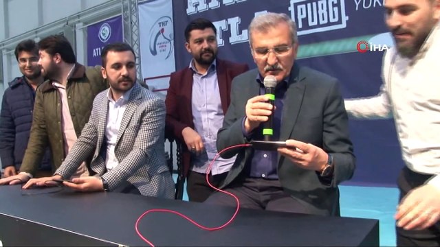 Beykoz Belediye Başkan Adayı Murat Aydın, oyun turnuvasına katılıp PUBG oynadı