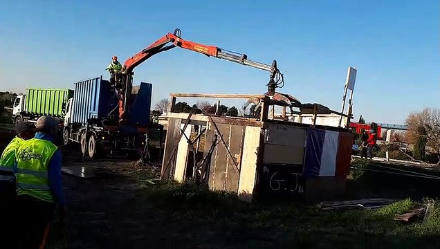 Les cabanes des Gilets jaunes démolies ce jeudi matin