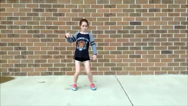 11 ans, elle danse comme une pro sur du Dubstep !