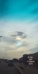 Un vaisseau extraterrestre ou un drainage du ciel observé aux Emirats Arabes Unis