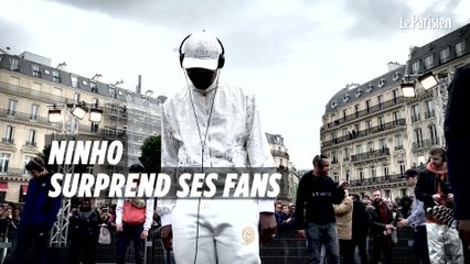 Le rappeur Ninho lance son nouvel album entouré de ses fans, à la gare Saint-Lazare