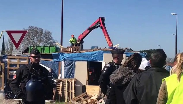 Le Pontet : la cabane des gilets jaunes de Réalpanier démontée ce matin