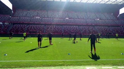 Entrenamiento del Sporting a Puerta Cerrada  en El Molinón