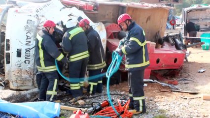 Devrilen vinçte sıkışan sürücü hayatını kaybetti