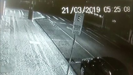Veja: câmera flagra carro e ônibus batendo no Centro