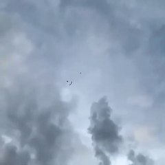 Atterrissage difficile pour ce parapente !