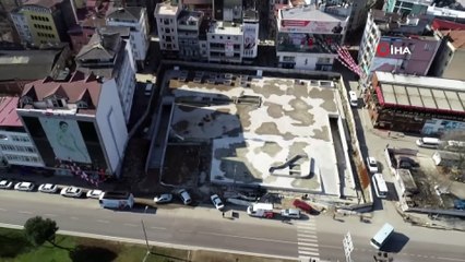 Fatsa Cumhuriyet Meydanı’na zemin betonu döküldü