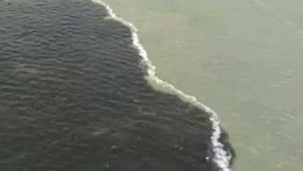 Kenapa Air Laut Suramadu Terbelah?