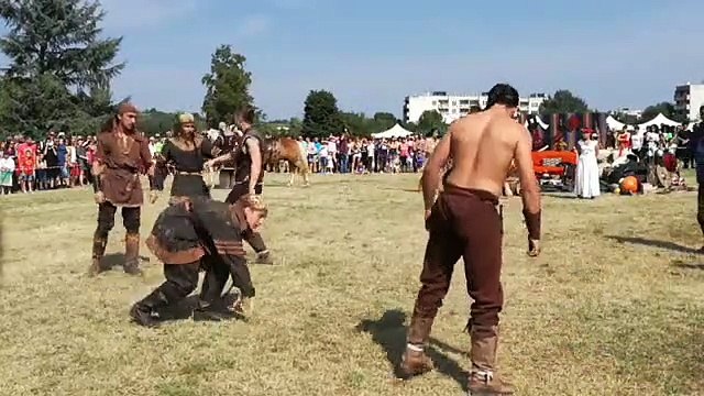 Изпълнение на Бага тур на фестивала На хармана в Харманли