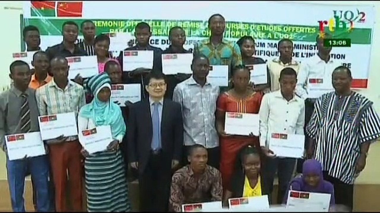 RTB - Plusieurs étudiants reçoivent des bourses d’Etudes de l’ambassade de Chine
