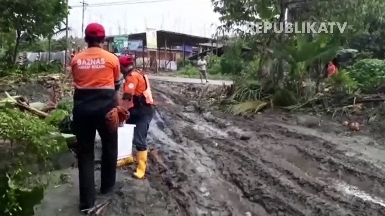 Bersama Warga, Baznas Bangun Jembatan Darurat di Sentani