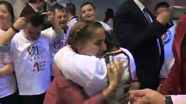 Vali Funda Kocabıyık down sendromlu çocuklarla bowling oynadı - UŞAK