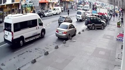 İstanbul-Motosikletle Çarptığı Kadını Bırakıp Kaçtı