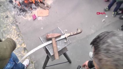 İstanbul İmamoğlu Halkalı'da Nevruz Ateşinin Üzerinden Atladı