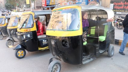 سيدة الـ توك توك.. أم مثالية من قلب المعاناة: مفيش بديل