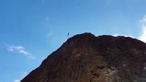 Helicóptero pone mallas para evitar desprendimientos en Santa Cruz de La Palma