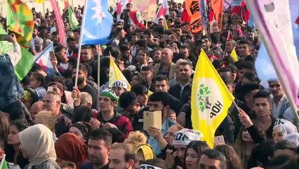 HDP'nin İzmir'deki nevruz kutlamasında PKK sloganları atıldı - İZMİR