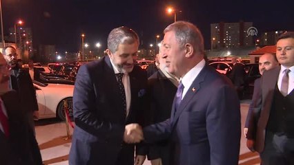 Bakan Akar, Şehit Aileleri ve Gazilerle Bir Araya Geldi