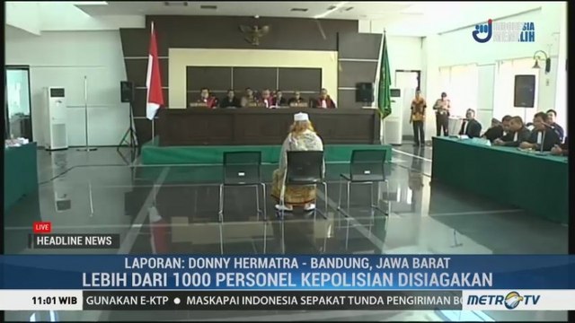 Hakim Bacakan Putusan Sela Kasus Bahar bin Smith