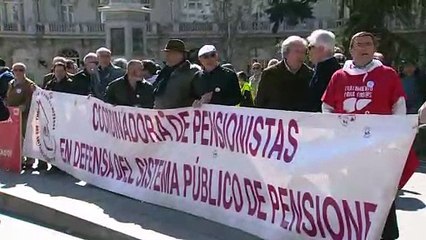 Pensionistas se concentran frente al Congreso