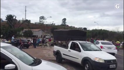 Protesto interdita trecho da BR 101, na Serra