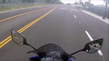Ce biker rate son wheeling et se prend une énorme gamelle