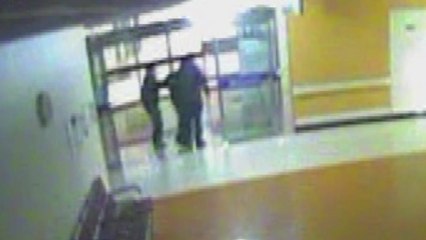 병원에서 욕설과 폭행 일삼은 50대 구속 / YTN