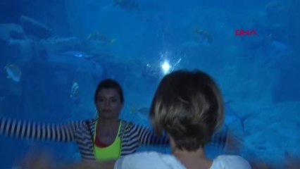 Balıklar Eşliğinde Yoga Yaptılar