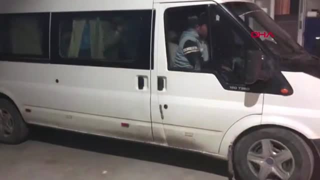 Van 15 Kişilik Minibüsten 40 Kaçak Göçmen Çıktı